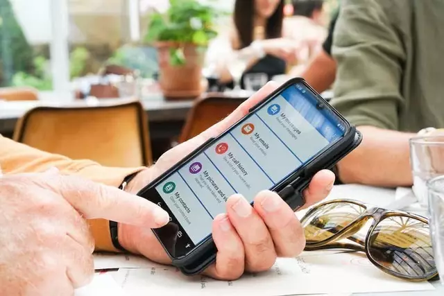 Der Umgang mit Smartphones soll gelernt sein | Foto: Doro