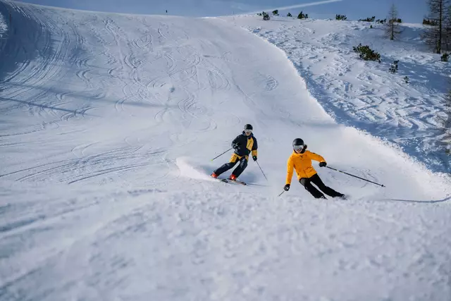 Viel Sonnenschein prägte die Skisaison in den Skigebieten Hinterstoder und Wurzeralm.

 | Foto: HIWU/Markus Kohlmayr