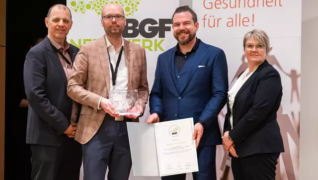 Stadtamtsleiter Florian Riegler (2.v.l.) bei der feierlichen Verleihung des BGF-Gütesiegels. | Foto: Vitera Productions