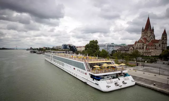 Bis zu 50 Flusskreuzfahrtschiffe sollen ab 2026 gleichzeitig mit ökologischem Landstrom versorgt werden können. | Foto: GEORG HOCHMUTH / APA / picturedesk.com