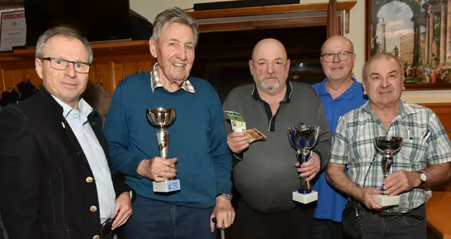 Wolfgang Klinger, Erich Ecker (2. Platz), Alois Hamedinger (1. Platz), Johann Trinkfass, Hermann Freylinger (3. Platz). | Foto: FPÖ Taufkirchen an der Trattnach