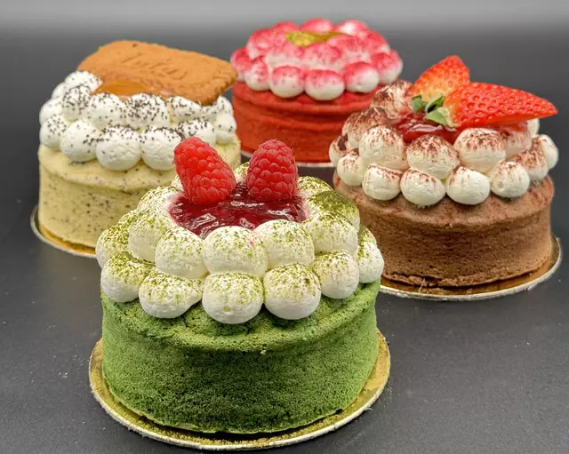 Täglich werden sechs verschiedene Cheesecakes vorbereitet, das Topping kann man sich dann selbst aussuchen. | Foto: Sameh