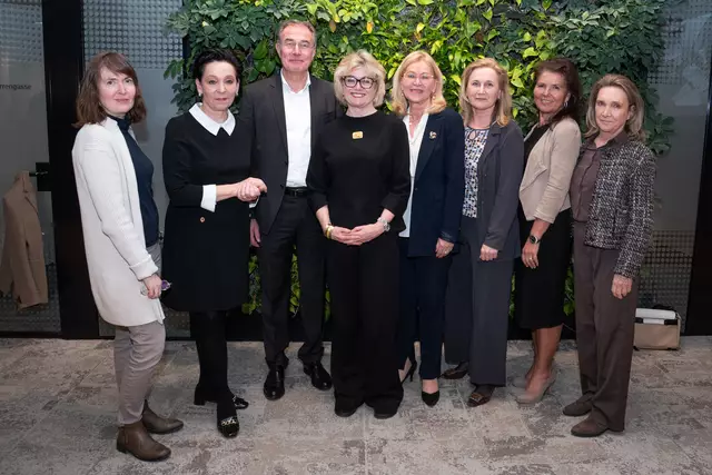 Unter den Gästen befanden sich auch Immobilien-Expertinnen des Salon Real. | Foto: Sparkasse
