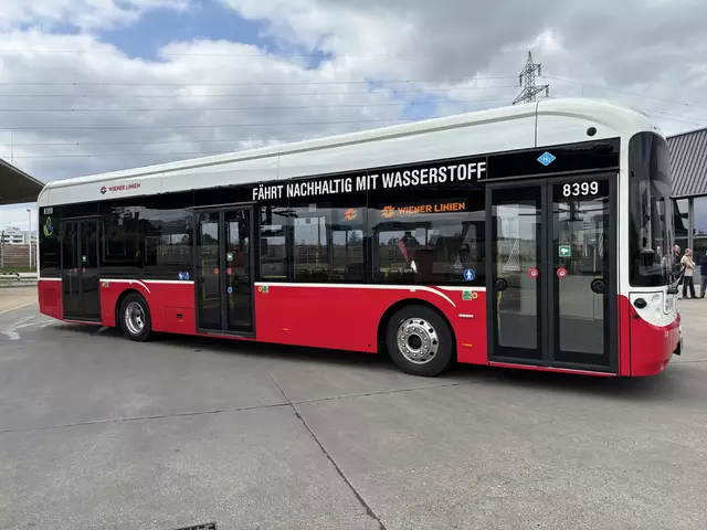 Emissionsfrei unterwegs: Der neue Stolz der Busflotte soll gleichzeitig die Wasserstoff-Ära bei den Wiener Linien einläuten. | Foto: Andreas Pölzl/MeinBezirk