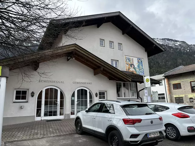 Derzeit ist der Gemeindesaal im Gemeindeamt untergebracht. Aus Platzgründen wird über ein neues Mehrzweckgebäude nachgedacht.