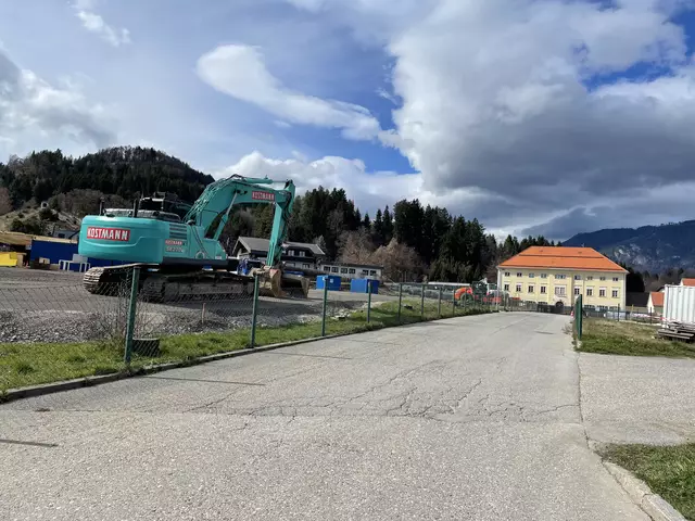 Hier auf dieser Fläche im Stadtteil Obere Fellach soll die Großkaserne entstehen.
 | Foto: MeinBezirk.at