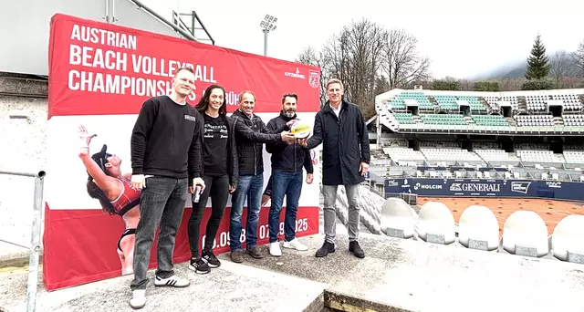 Simon Varges, Michaela Handler-Hollaus, Walter Zimmermann, Ludwig Götzendorfer, Gernot Leitner bei der Präsentation im Stadion. | Foto: Kogler