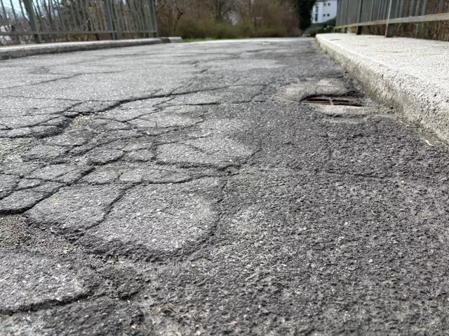 Immer mehr und schwerere Fahrzeuge frequentieren die Eichbichlweg-Brücke in Villach-Vassach. | Foto: MeinBezirk.at