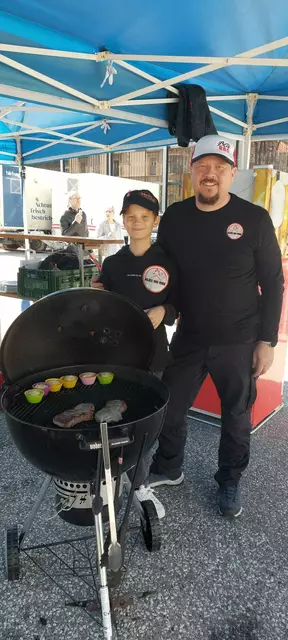 Bernhard Ostheimer und sein Team bedanken sich bei Sponsoren, Familien und Fans für die großartige Unterstützung auf dem Weg zum fünften Titelgewinn. | Foto: Team BO’s BBQ