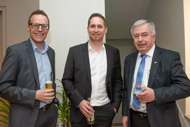 Stephan Handler, Steuerberater Thomas Bürgstein und Gastronom Peter Pichler in der Sparkassen Lounge. | Foto: Sparkasse