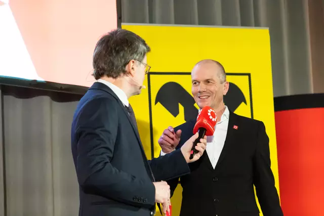 Moderator Franz Neger im Interview mit Andreas Eisendle, Vorstand der RegionalMedien Austria | Foto: Jorj Konstantinov
