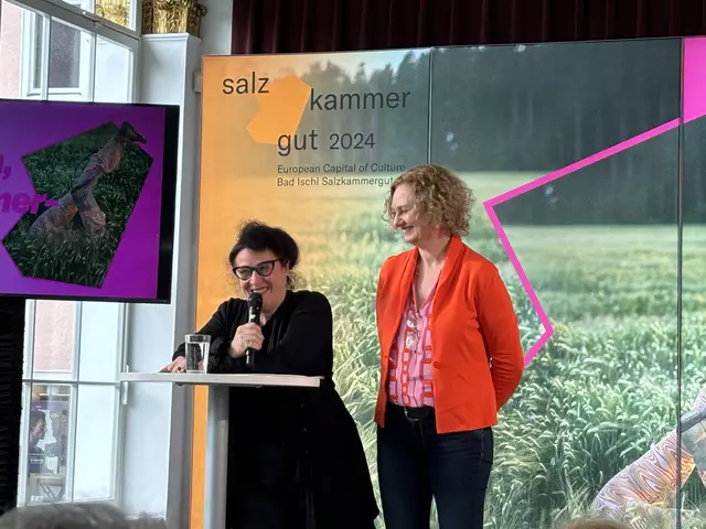 Elisabeth Schweeger und Manuela Reichert. | Foto: MeinBezirk/Gratzer