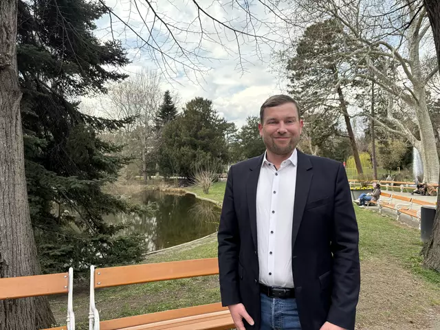 Johannes Mühlbacher ist Spitzenkandidat von Neos Währing.  | Foto: Laura Rieger/MeinBezirk