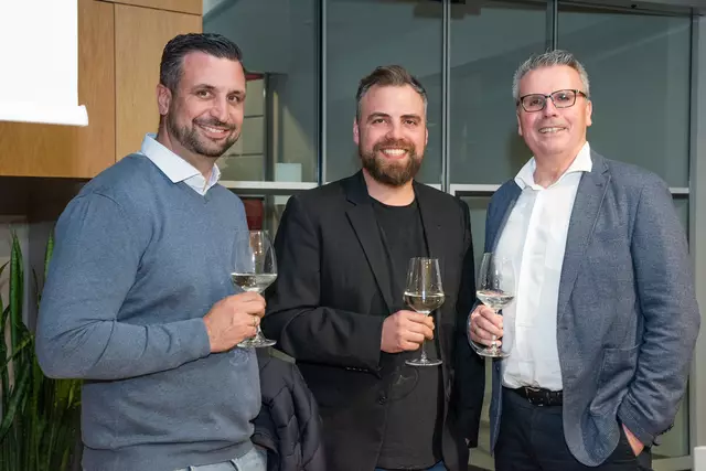 Prokurist Hans Ungersböck im Gespräch mit Christoph Schwarz und Josef Strebinger. | Foto: Sparkasse