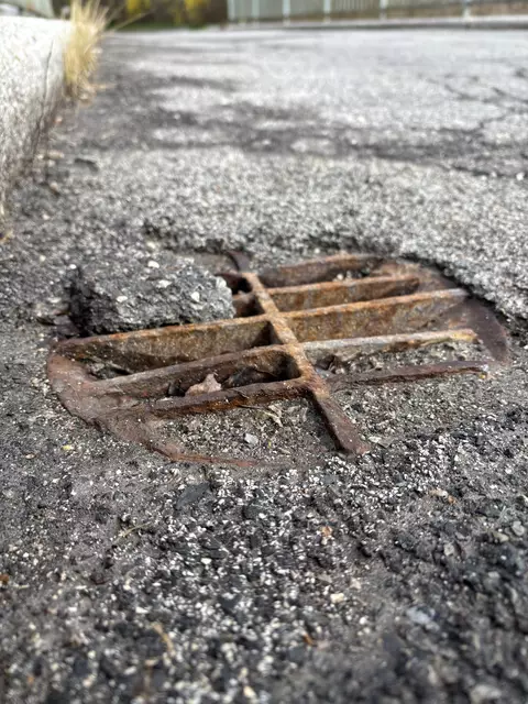 Die Eichbichlweg-Brücke befindet sich direkt oberhalb der B100 Drautal Bundesstraße. | Foto: MeinBezirk.at