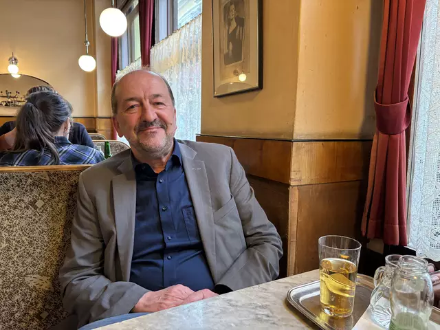 Im exklusiven MeinBezirk-Interview spricht Grünen-Spitzenkandidat Heinz Berger für die Bezirksvertretungswahl über seine Anliegen.  | Foto: Luise Schmid/MeinBezirk