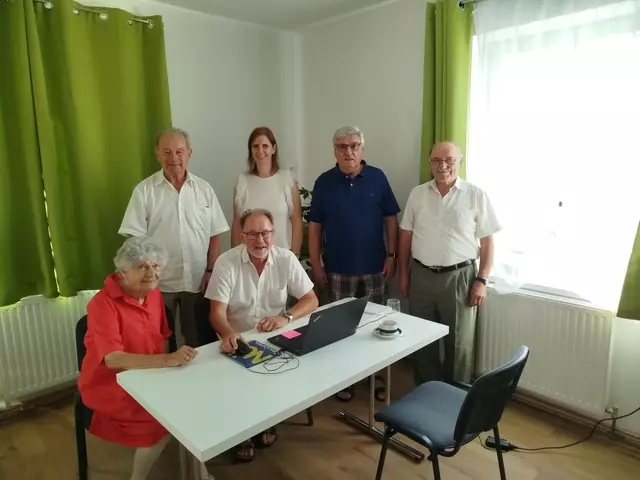 Hannelore Bentz, Herbert Stipanitz, Franz Sturmlechner, Lydia Brandstetter, Diether Schiefer und Franz Schreiner(v.l.) bei der Aktion "Arbeitnehmerveranlagung für Senioren" in Waidhofen im Sommer 2024. | Foto: NÖ Senioren