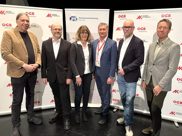 AK Niederösterreich und PVA informierten gemeinsam viele interessierte Besucher:innen am Infoabend zum Thema Pensionen in Horn. | Foto: Gattinger/AK Niederösterreich