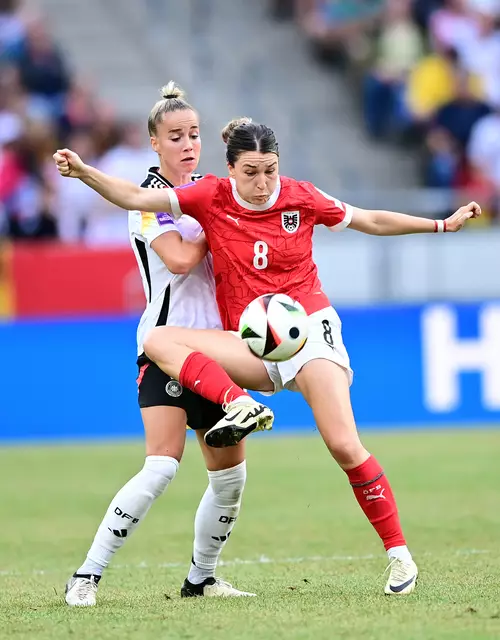 Im Dezember stand Dunst zuletzt am Platz, aktuell ist sie für ihre Reha nach dem Kreuzbandriss in Frankfurt. 
 | Foto: GEPA