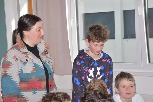 Die Rotary Lese-Initiative bringt zehn Volksschulen im Bezirk Perg 5.000 Euro. Rotary Präsident Georg Lehner. Hier der Lese-Vormittag in der 3A der VS Pabneukirchen. Lesepaten Schüler der 3A MS Pabneukirchen.   | Foto: Rober Zinterhof