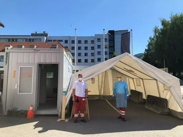 Aufbau einer Teststation: Corona beschäftigte auch das Rote Kreuz in Kirchdorf. | Foto: OÖRK