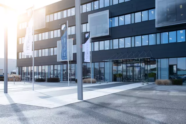 Die FACC AG ist der größte Arbeitgeber im Bezirk Ried. | Foto: FACC AG