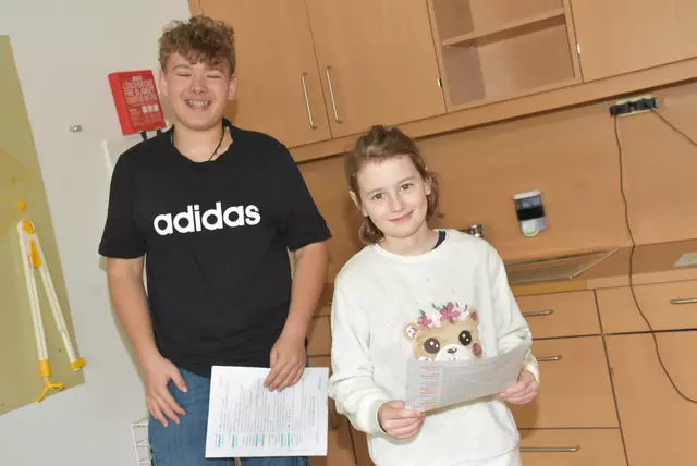 Die Rotary Lese-Initiative bringt zehn Volksschulen im Bezirk Perg 5.000 Euro. Rotary Präsident Georg Lehner. Hier der Lese-Vormittag in der 3A der VS Pabneukirchen. Lesepaten  Schüler der 3A MS Pabneukirchen.   | Foto: Rober Zinterhof