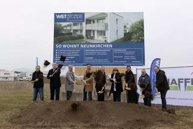 An die Spaten, fertig, los – Spatenstich für den neuen Abschnitt der Gartenstadt. | Foto: Thomas Santrucek