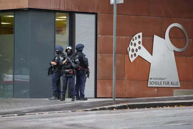 Ein anonymer Anrufer behauptete letzten September, in der "Schule für Alle" in der Linzer Teistlergutstraße solle sich ein Sprengsatz befinden. | Foto: Fotokerschi