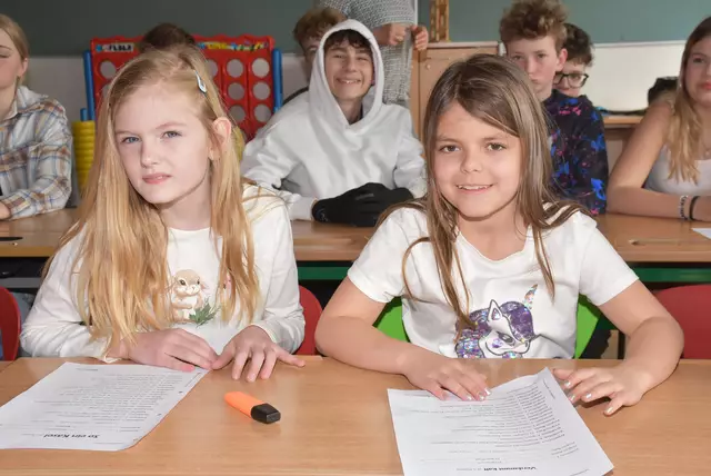 Die Rotary Lese-Initiative bringt zehn Volksschulen im Bezirk Perg 5.000 Euro. Rotary Präsident Georg Lehner. Hier der Lese-Vormittag in der 3A der VS Pabneukirchen. Lesepaten  Schüler der 3A MS Pabneukirchen.   | Foto: Rober Zinterhof