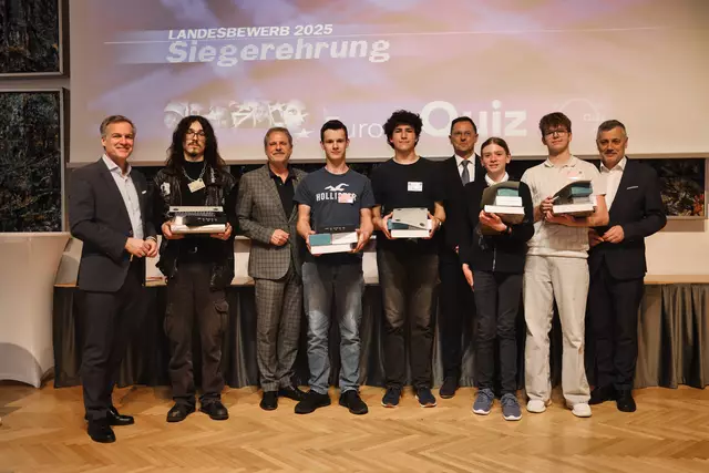 Siegerfoto 2025: Tarek Leitner, Gunnar Fosen, Robert Reif und Alfred Klampfer mit den stolzen Gewinnern (v.l.) | Foto: Europaquiz/Reischl