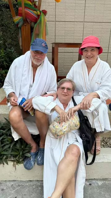 Chaos und Verwüstung nach dem Erdbeben in Bangkok – Familie Neudert aus Schauersberg erlebt die Geschehnisse hautnah. | Foto: Neudert