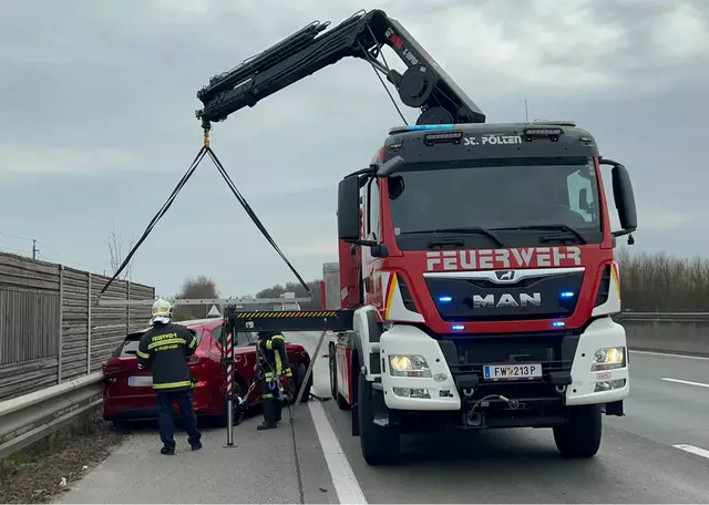 Fahrzeugbergung durch die Feuerwehr | Foto: DOKU-NÖ