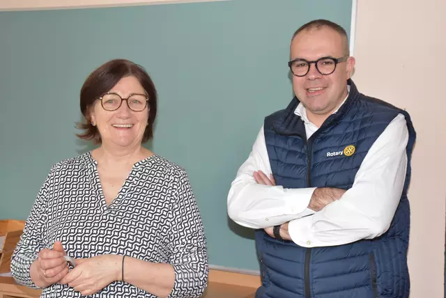 Die Rotary Lese-Initiative bringt zehn Volksschulen im Bezirk Perg 5.000 Euro. Rotary Präsident Georg Lehner. Hier der Lese-Vormittag in der 3A der VS Pabneukirchen. Lesepaten Schüler der 3A MS Pabneukirchen.   | Foto: Rober Zinterhof