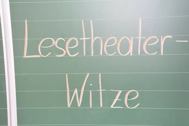 Die Rotary Lese-Initiative bringt zehn Volksschulen im Bezirk Perg 5.000 Euro. Rotary Präsident Georg Lehner. Hier der Lese-Vormittag in der 3A der VS Pabneukirchen. Lesepaten  Schüler der 3A MS Pabneukirchen.   | Foto: Rober Zinterhof