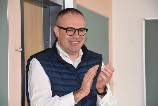 Die Rotary Lese-Initiative bringt zehn Volksschulen im Bezirk Perg 5.000 Euro. Rotary Präsident Georg Lehner. Hier der Lese-Vormittag in der 3A der VS Pabneukirchen. Lesepaten n Schüler der 3A MS Pabneukirchen.   | Foto: Rober Zinterhof