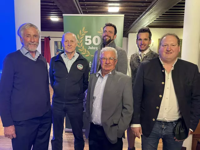 Die Obmänner des Maschinenring Pinzgau: Hans Schwaiger, Robert Zehentner, Franz Scharler, Hans Meißnitzer, Michael Fankhauser. | Foto: Maschinenring Salzburg