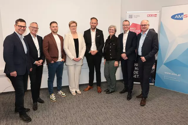 Hans Moser, Markus Litzlbauer, Roman Zauner, Barbara Kundtner, Andreas Beck, Vera Wimmer, Leonhard Zauner und Günther Baschinger beim AMS-WKO-Unternehmerabend. | Foto: eventfoto.at/Andreas Maringer