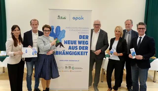 Christina Wollte (AVS), AVS-Geschäftsführer Klaus Harter, Landesrätin Beate Prettner, Matthias Krenn (ÖGK), Elisabeth Mandl (AVS), Kurt Pecher (BVAEB) und Franz Ahm (SVS) stellten heute das Pilotprojekt APAK (Ambulantes Programm für Alkoholkranke in Kärnten) vor. | Foto: MeinBezirk.at