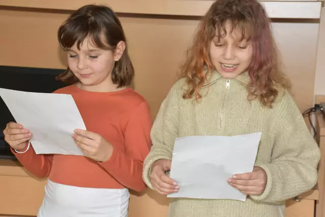 Die Rotary Lese-Initiative bringt zehn Volksschulen im Bezirk Perg 5.000 Euro. Rotary Präsident Georg Lehner. Hier der Lese-Vormittag in der 3A der VS Pabneukirchen. Lesepaten  Schüler der 3A MS Pabneukirchen.   | Foto: Rober Zinterhof