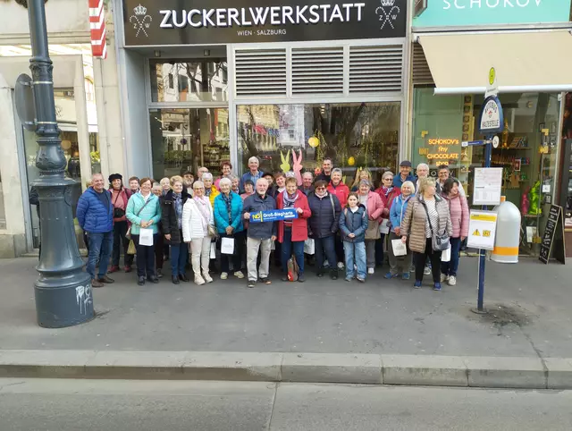 Die Ausflügler vor der Zuckerlwerkstatt in Wien | Foto: NÖ Senioren