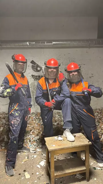 Drei MeinBezirk Redakteure wagten sich in den ersten Rage Room in Graz.  | Foto: MeinBezirk