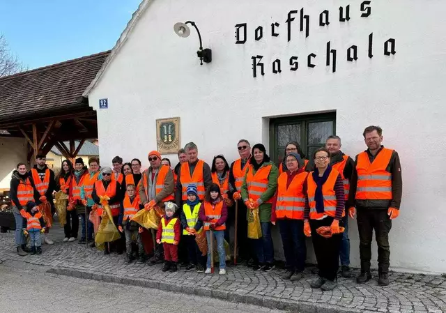 Viele Raschalaer beteiligten sich bei der Flurreinigungsaktion. | Foto: Martina Binder