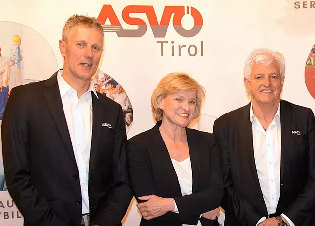 ASVÖ Tirol Präsident Hubert Piegger (re.) mit seiner Vizepräsidentin Petra Gabrielli und Schwaz Bezirksobmann Christian Untermair. | Foto: Schwaighofer