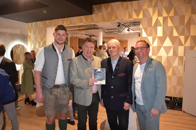 Bgm. Hansjörg Obinger, Dr. Michael Schaffer, Landesrat a.D. Hans Mayr und GF Pongau Immo-Lukas Meißnitzer (v.re.) | Foto: Maria Astner-Meißnitzer