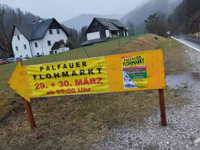 Regenwetter als ideales Flohmarkwetter zum Stöbern und Finden | Foto: Veronika Frank
