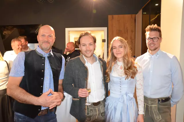 Michael Gold, Jennifer Day, Firmenchef PK Studio Peter Krakowsky und Haken Güven (v.re.) | Foto: Maria Astner-Meißnitzer