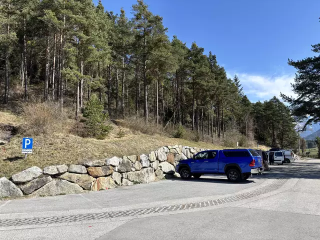 Ab Mitte des Jahres werden am Parkplatz beim Klettersteig Parkgebühren eingehoben. | Foto: Dorn