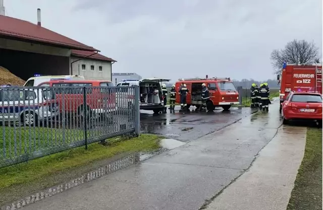 21 Feuerwehrleute und weitere Einsatzkräfte kamen zu spät, ein Arbeiter verletzte sich in Halbenrain tödlich. | Foto: FF Altneudörfl