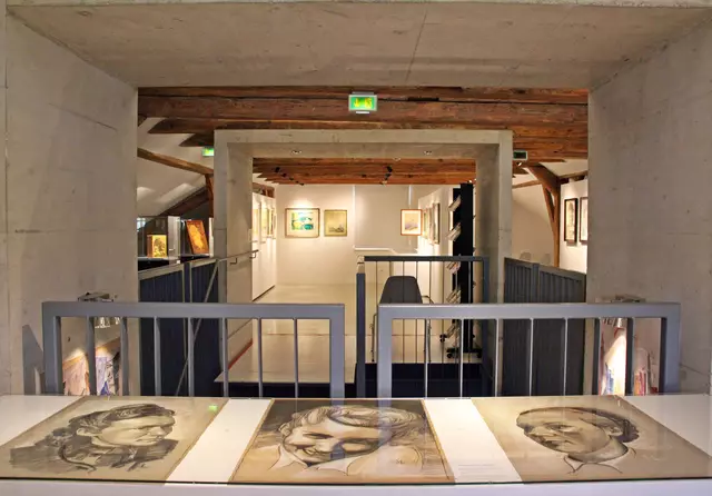Das Museum im Ballhaus lädt auch architektonisch zu zahlreichen Perspektiven ein.